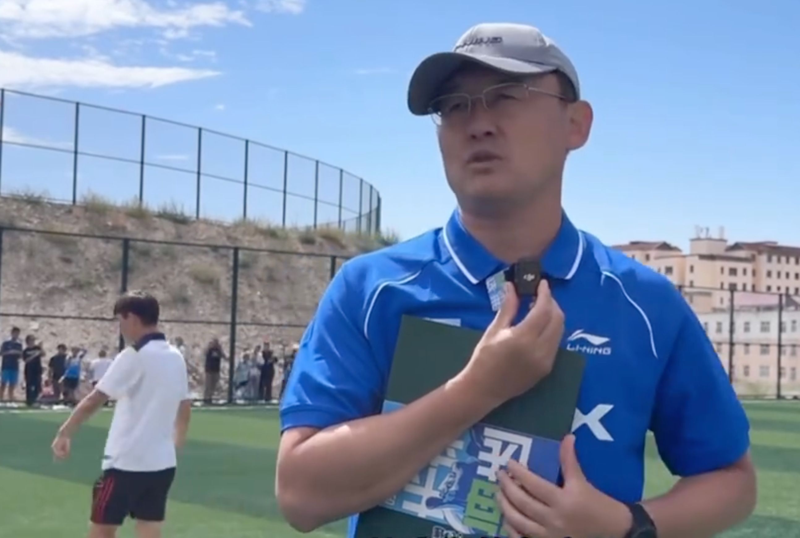 到他, 踢了一场对, 抗赛 到他, 踢了一场对, 抗赛